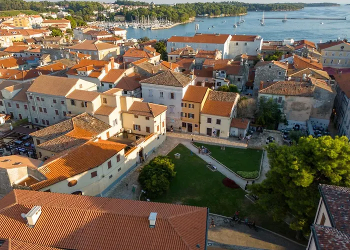 In Old Town By Waterfront アパート