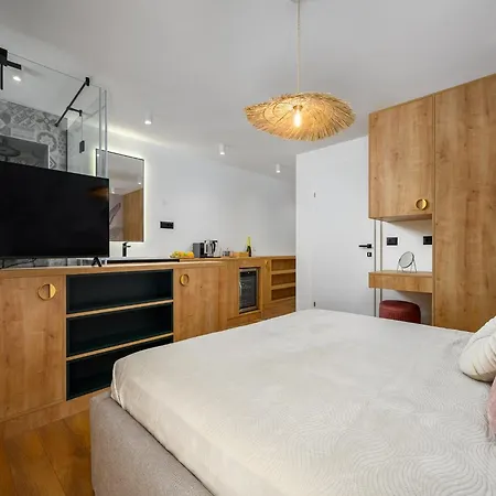 Apartment In An In Location *